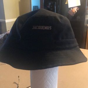 Authentic Jacquemus bucket hat with dust bag (never worn)